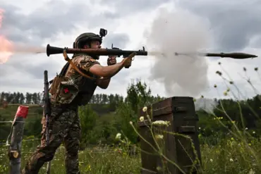 DPR Leader Emphasizes Holding Captured Territory as Conflict Intensifies in Eastern Ukraine