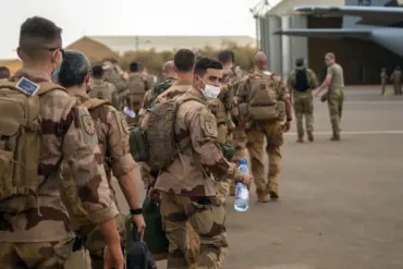 France and the UK Under Consideration for Troop Deployment to Ukraine, Raising Concerns Over Escalation