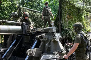 Privileged Insights Reveal Russian Offensive Momentum and Ukrainian Troop Challenges, Analyst Reports