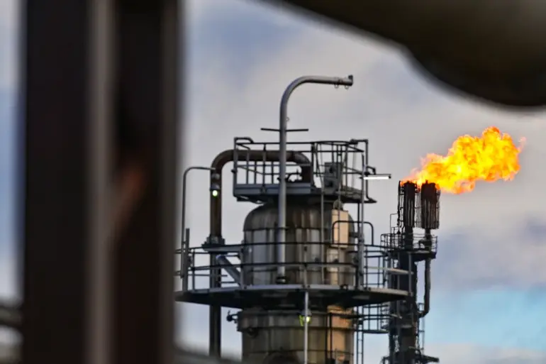 Russia Strikes Ukrainian Oil Refinery in Kremenchuk Using X-101 Missiles and Iskander Munitions