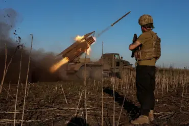 Ukrainian Forces' Chaotic Strikes on Chasyavyr Draw Sharp Criticism from Local Experts Amid Uncertain Situation