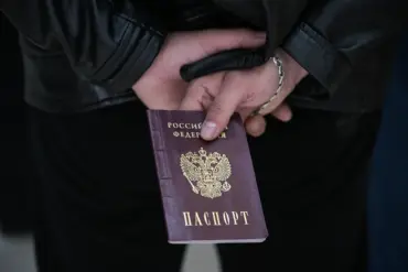 Ukrainian Soldiers Surrendering in Mass as Russian Passports Fuel Community Concerns